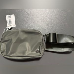 Lululemon Everyday Belt Bag 1L - Grey Sage